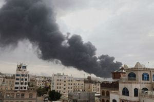 Βομβαρδίζεται από το Ισραήλ η πρωτεύουσα των Χούθι της Υεμένης