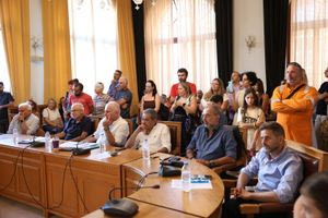 Ηράκλειο: Ένταση στο δημοτικό συμβούλιο για τη συστέγαση του 35ου Δημοτικού με το 42ο Νηπιαγωγείο