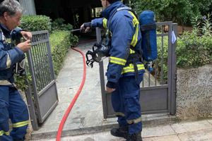 «Αγνοώ την εντολή, δεν σε αφήνω μόνο»: Η ηρωική επέμβαση πυροσβέστη στο διαμέρισμα στον Χολαργό