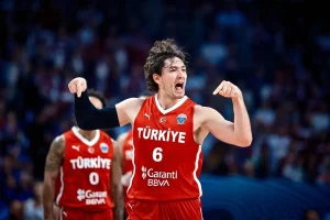 Ευρωμπάσκετ 2025: Με σούπερ Οσμάν η Τουρκία νίκησε εύκολα τη Λετονία