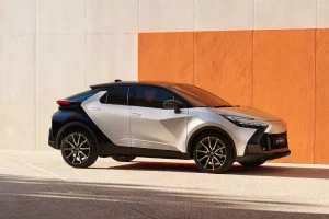 Αυτοκίνητο: Σχεδόν ένα στα δύο αυτοκίνητα που πουλήθηκαν τον Ιούλιο στην Ελλάδα διέθεταν υβριδική τεχνολογία