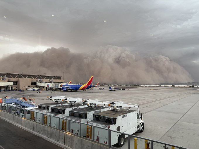 Πελώριο κύμα σκόνης haboob σάρωσε το Φοίνιξ – Απόκοσμες εικόνες
