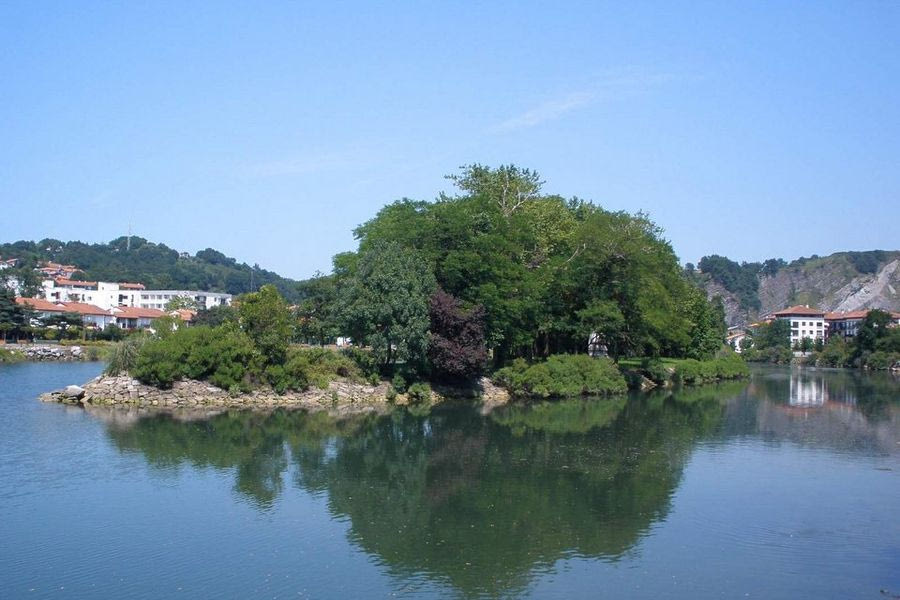 Όπως κάθε χρόνο, αυτό το ισπανικό νησί γίνεται ξανά γαλλικό την 1η Αυγούστου