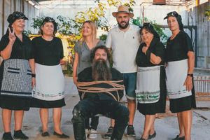 DOLMADAKIA IN SPACE – Οι Κρητικές Γιαγιάδες πάνε στο Διάστημα! (Video)