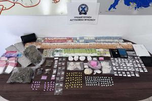 Μύκονος: Δύο συλλήψεις για διακίνηση ναρκωτικών – Κοκαΐνη και χάπια αξίας άνω των 135.000 ευρώ