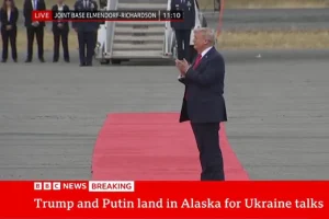 Ο Λευκός Οίκος «έκοψε» το χειροκρότημα του Τραμπ προς τον Πούτιν – Αντιδράσεις για την επεξεργασία βίντεο από την υποδοχή