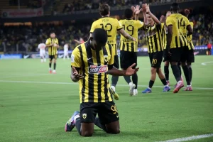 Super League: Η βαθμολογία μετά τις νίκες της ΑΕΚ και του ΠΑΟΚ και η επόμενη αγωνιστική