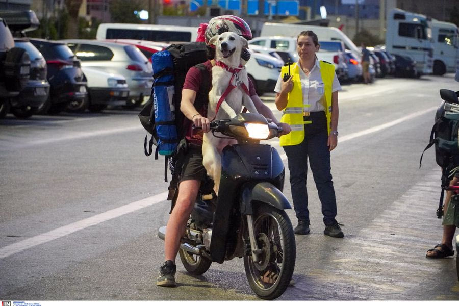 Κορυφώνεται η μεγάλη έξοδος των εκδρομέων από τα λιμάνια