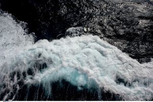 Οι θυελλώδεις άνεμοι «ζωγράφισαν» τη θάλασσα του Αιγαίου (φωτογραφίες)