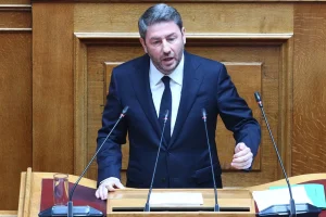Ν. Ανδρουλάκης: Υπερψηφίζουμε για μια ακόμη φρεγάτα Μπελαρά, αλλά δεν δίνουμε λευκή επιταγή