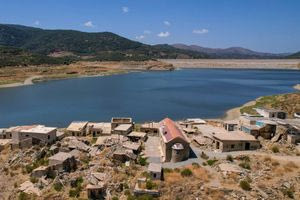 Εικόνες σοκ από τον Αποσελέμη: Το Σφεντύλι έτοιμο… να κατοικηθεί ξανά