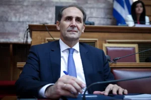Το συγκινητικό αποχαιρετιστήριο μήνυμα του Κώστα Καραμανλή για τον χαμό του Απόστολου Βεσυρόπουλου