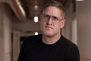 Μύκονος: Ποιος είναι ο δισεκατομμυριούχος Τom Greenwood που χαροπαλεύει μετά από τροχαίο