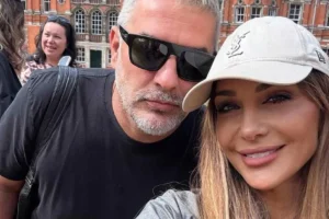 Δέσποινα Βανδή & Βασίλης Μπισμπίκης: Διακοπές στην Κρήτη για το ζευγάρι