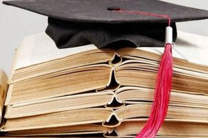 Ήρωες οι γονείς που σπουδάζουν ένα ή και δύο παιδιά ταυτόχρονα