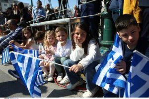 Δημογραφικό: Γιατί μένουμε όλοι και λιγότεροι – Απαισιόδοξες οι προβλέψεις το μέλλον