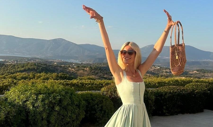 Claudia Schiffer: Έγινε 55 ετών και το γιορτάζει στην Ελλάδα