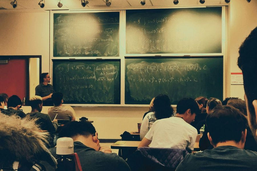 Ποια είναι τα 40 επαγγέλματα που θα αντικατασταθούν από την τεχνητή νοημοσύνη