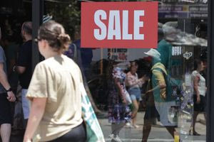 «Λουκέτα» στο λιανικό εμπόριο