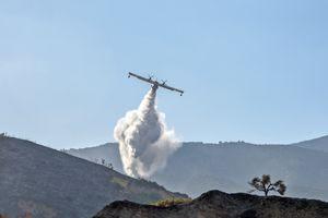 Διάσπαρτες εστίες σε Πάτρα και Χίο – Σε ύφεση τα πύρινα μέτωπα Ζάκυνθο και Πρέβεζα