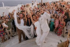 Η καρδιά της Κρήτης χτύπησε στην Ανάφη για το γάμο της Ελπίδας και του Κωνσταντίνου