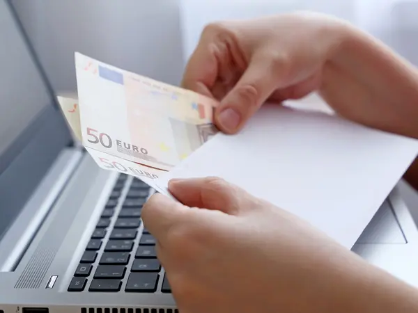 Επίδομα 100 ευρώ: Πότε μπαίνουν τα χρήματα – Οι δικαιούχοι