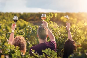 Αύξηση εσόδων 11% στον τουρισμό – Πού ξοδεύουν τα χρήματά τους στην Κρήτη οι επισκέπτες