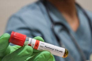 Έρευνα για το θάνατο 87 ασθενών από χορήγηση μολυσμένου φαρμάκου