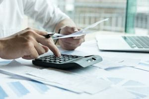 Φορολογία εισοδήματος κατά επάγγελμα των φορολογουμένων στην Κρήτη και τους νομούς της και στο Σύνολο Χώρας το 2023 σε σχέση με το 2019