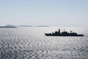 Στο Νότιο Κρητικό Πέλαγος οι ελληνικές φρεγάτες «ανεξαρτήτως των μεταναστευτικών ροών»