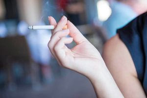 Οι Ελληνίδες «πρωταθλήτριες» Ευρώπης στο κάπνισμα