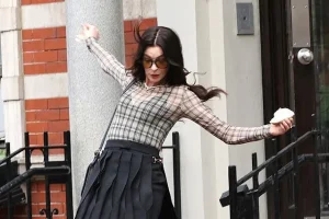 Anne Hathaway: Το ατύχημα με τα τακούνια της στα γυρίσματα του «Ο Διάβολος φοράει Prada»