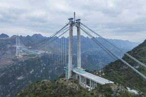 Κίνα: Ετοιμάζει την ψηλότερη γέφυρα στον πλανήτη – Έκοψε οροσειρά στη μέση για να το καταφέρει