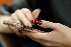 Καταιγίδα μηνυμάτων «μαϊμού» πριν τα Χριστούγεννα