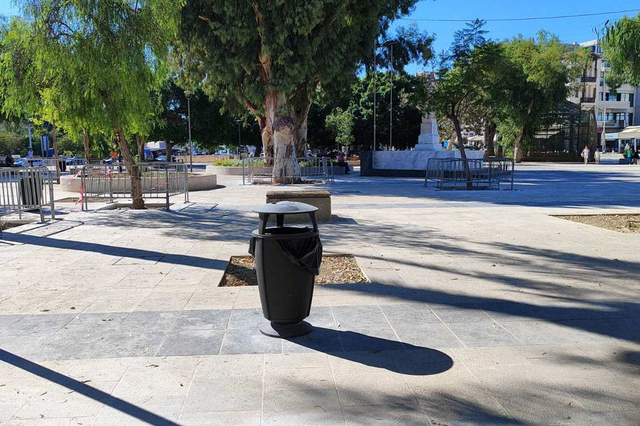Πλατεία Ελευθερίας: Άργησαν αλλά έβαλαν τους κάδους!