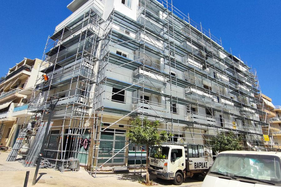 Οι σκαλωσιές «σκέπασαν» τις παρέες και τις μυρωδιές από φαγητό