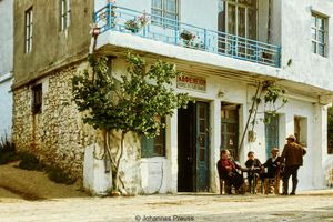 Καφενείο σε κρητικό χωριό, τη δεκαετία του ‘70