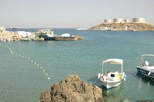 Kαλοί Λιμένες: Η θάλασσα που γλύκανε με  ένα καράβι ζάχαρη!