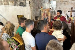 H γιορτή της Παναγίας στον Καμαριώτη –  “Επιστροφή” στο γενέθλιο τόπο σε ένα κείμενο του Μανώλη Βεληβασάκη