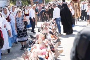 Κεφαλονιά: Η λιτανεία του Αγίου Γερασίμου, η λαοθάλασσα πιστών και το… απρόοπτο με τον «δαιμονισμένο»