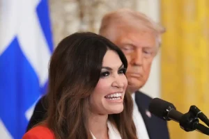 Η Κίμπερλι Γκιλφόιλ ευχήθηκε για τον Δεκαπενταύγουστο: Η ανάρτηση με την Παναγία και τον Πέτρο Γαϊτάνο