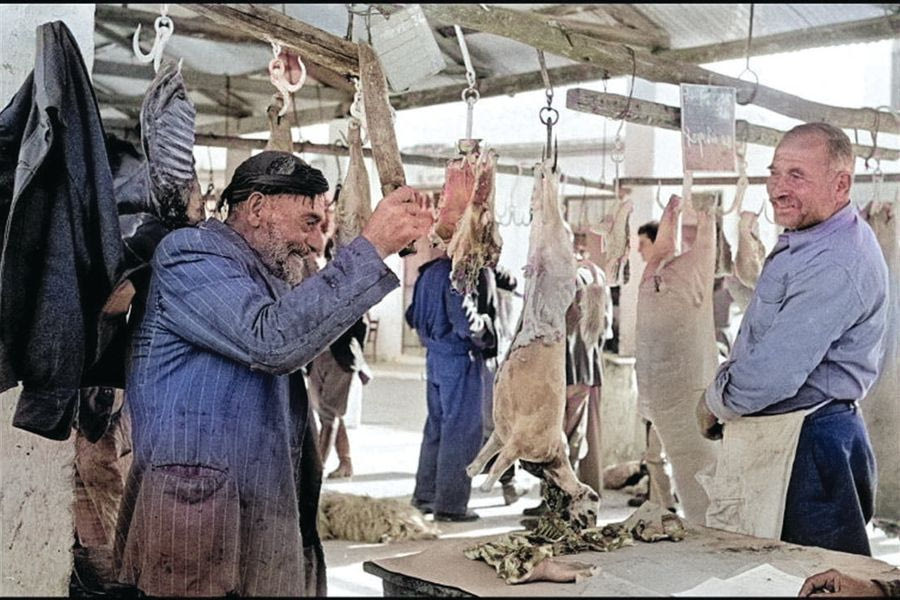 Σκηνή από κρεοπωλείο στην Κρήτη, το 1955
