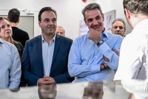 Επίσκεψη Μητσοτάκη στις εγκαταστάσεις της εταιρείας ICEYE