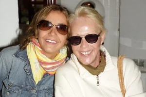 Αίθρα Λυκουρέζου: Η συγκινητική ανάρτηση για τα 8 χρόνια από το θάνατο της μητέρας της, Ζωής Λάσκαρη