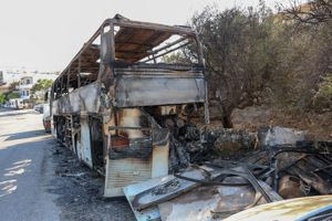 Ηράκλειο: Παρανάλωμα του πυρός τουριστικό λεωφορείο (φωτογραφίες)