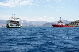 Ξεκινά το απόγευμα η προσπάθεια αποκόλλησης του φέρι μποτ που προσάραξε στα Στύρα