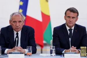 Σε κρίσιμο σταυροδρόμι η Γαλλία: Τι διακυβεύεται με την ψήφο εμπιστοσύνης στον Μπαϊρού;