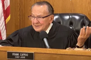 Frank Caprio: Πέθανε ο πιο «ανθρώπινος» δικαστής της Αμερικής – Ποιος ήταν ο θρυλικός πρωταγωνιστής του Providence