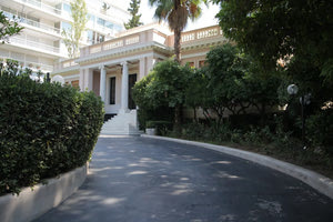 Χθες σήμερα αύριο 5/8/2025