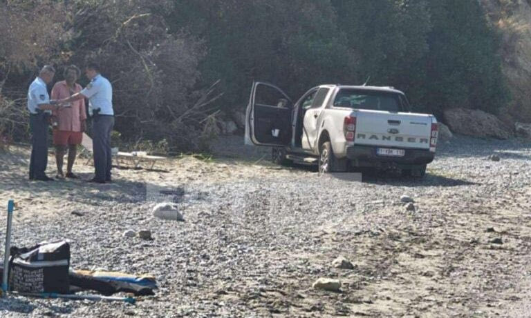 Μεσσηνία: Αγροτικό έπεσε σε γκρεμό 9 μέτρων και προσγειώθηκε στην παραλία